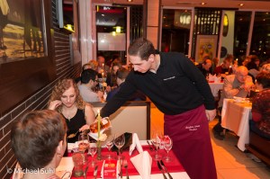 Wein einschenken Dinner_Night_IMG_1636_054