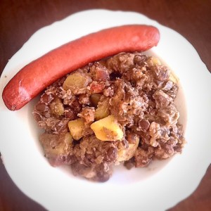 Graue Erbsen mit Kohlwurst